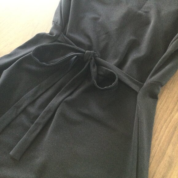 Maternity Wardrobe Bundle – 2 Dresses + 1 Short-Sleeve Sweater - Picture 10 of 13